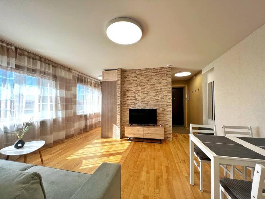 New Apartment With A View In The Town Center Нарва Екстериор снимка