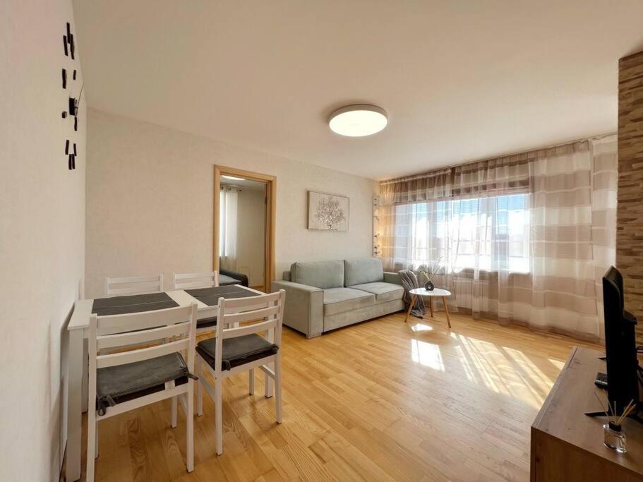 New Apartment With A View In The Town Center Нарва Екстериор снимка