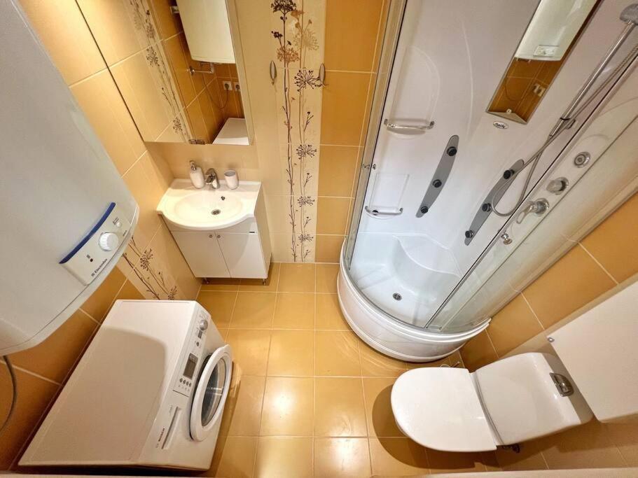 New Apartment With A View In The Town Center Нарва Екстериор снимка